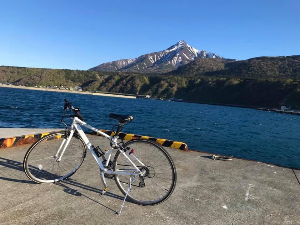 陳さんの海の写真と通勤用自転車
